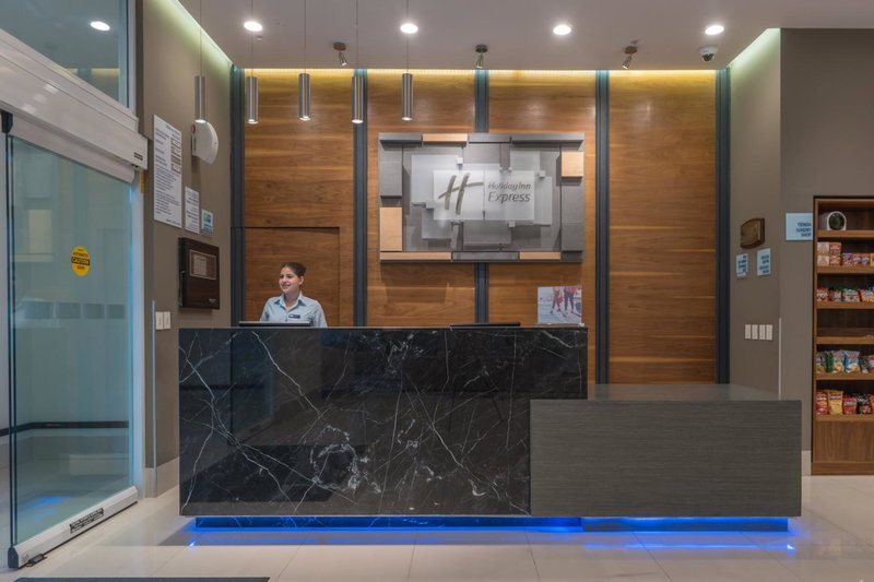 Holiday Inn Express & Suites Silao Aeropuerto Terminal by IHG, Silao, México