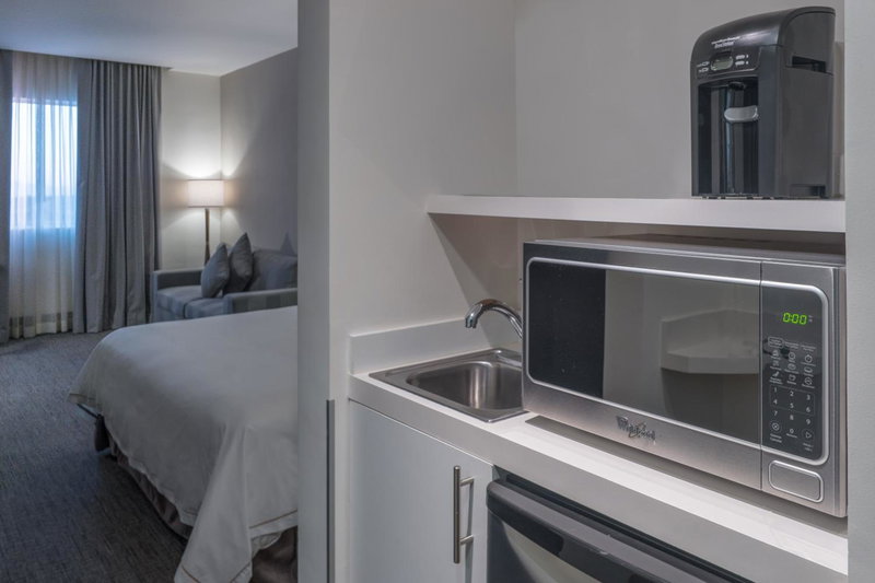 Holiday Inn Express & Suites Silao Aeropuerto Terminal by IHG, Silao, México