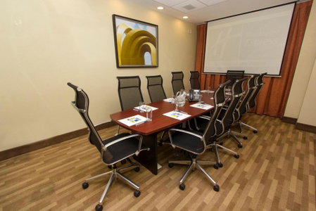 Holiday Inn Express Guadalajara Aeropuerto by IHG, Las Pintas de Arriba, Mexico