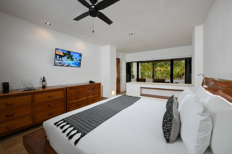Casa del Jaguar Beach Hotel, Cancun, Mexico