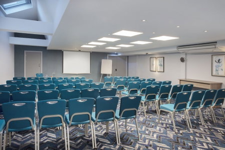 Leonardo London Heathrow Airport, Hayes, Великобритания