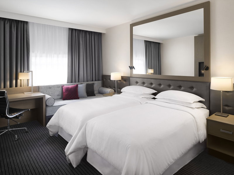 Sheraton Heathrow Hotel, Hayes, Великобритания
