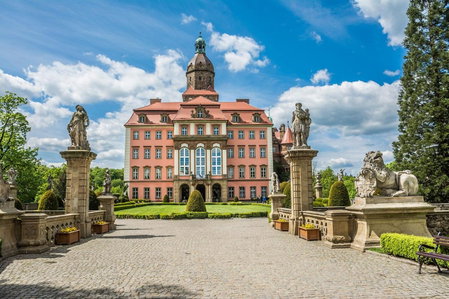Hotel Przy Oślej Bramie - Zamek Książ, Swiebodzice, Польша