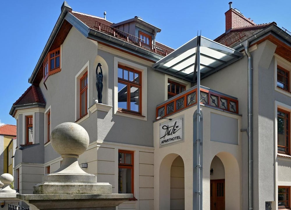 Dali ApartHotel, Polonia