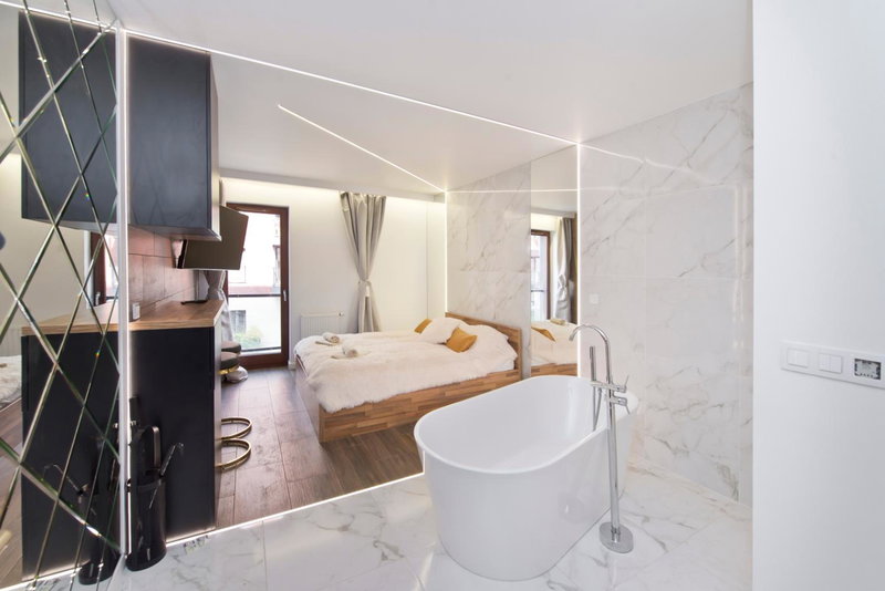 YOURAPART Chmielna Park Exclusive z Wanna wolnostojaca lub Jacuzzi, Gdansk, Польша