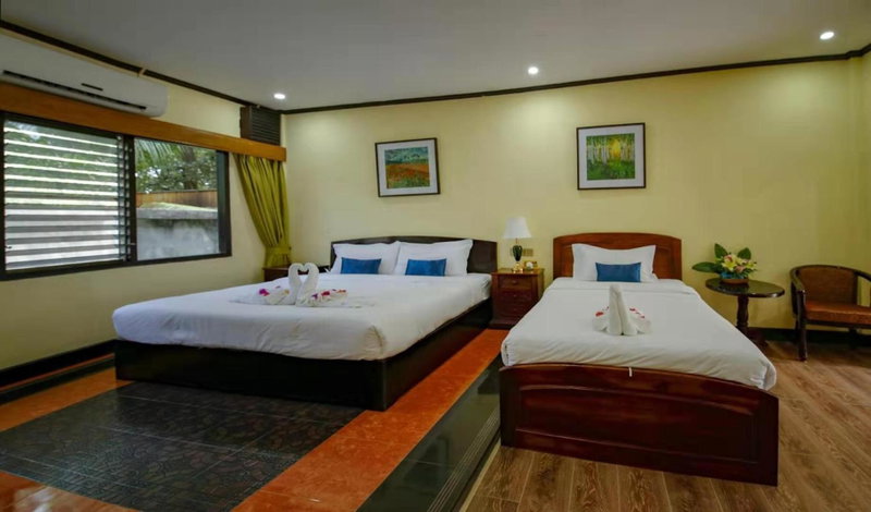 E-Outfitting Vang Thong Hotel, Luang Prabang, Laos