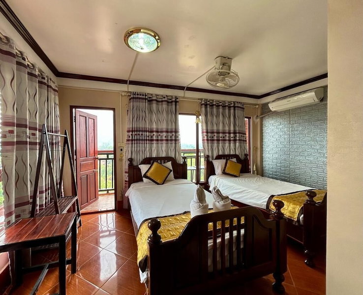 Bountang Mountain View Riverside Hotel, Vang Vieng, Laos