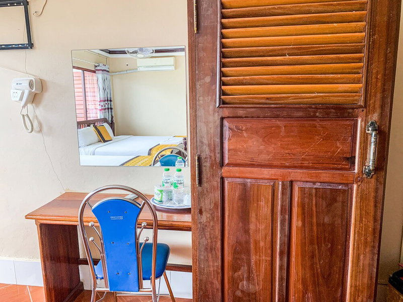 Bountang Mountain View Riverside Hotel, Vang Vieng, Laos