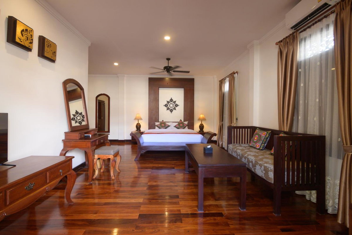 Lux Hotel, Laos