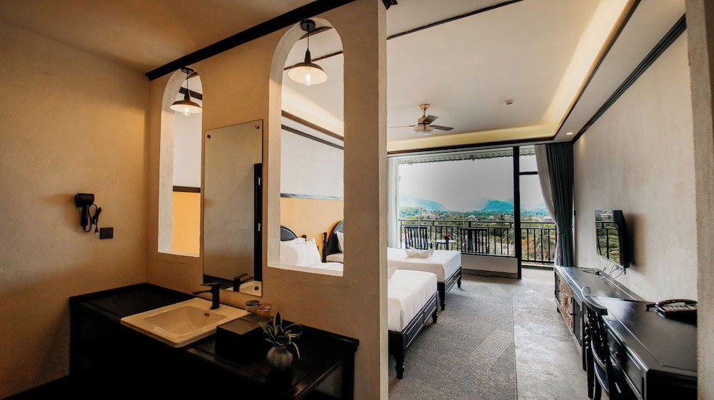 Fullman Hotel, Laos