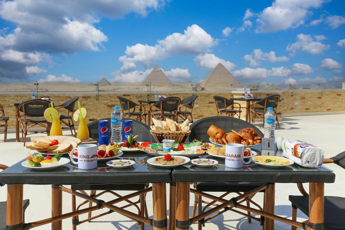 Hotel · Venus Pyramids Inn Rooftop Access & Free Breakfast, Abu An Numrus
