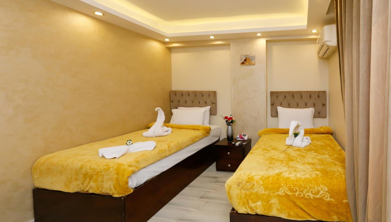 Venus Pyramids Inn Rooftop Access & Free Breakfast, Abu an Numrus, Egypt