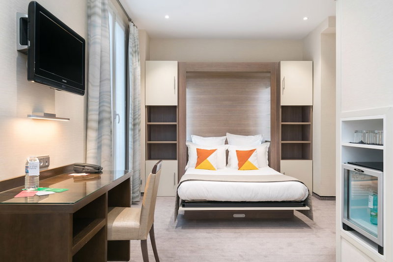 Hotel Le Cardinal, Clichy, France