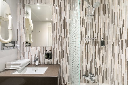 Hotel Le Cardinal, Clichy, France