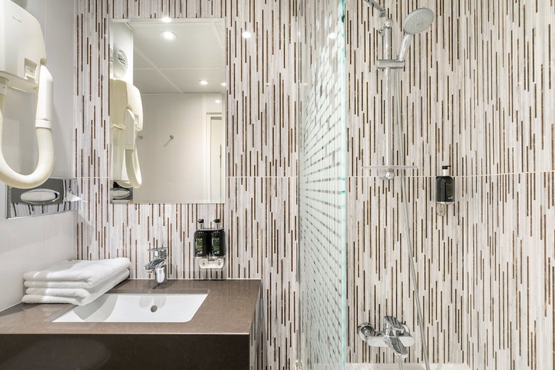Hotel Le Cardinal, Clichy, France