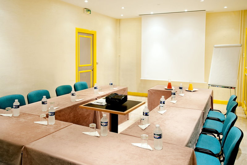Hotel Le Cardinal, Clichy, France