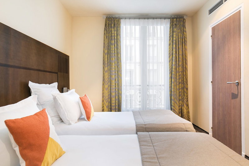 Hotel Le Cardinal, Clichy, France