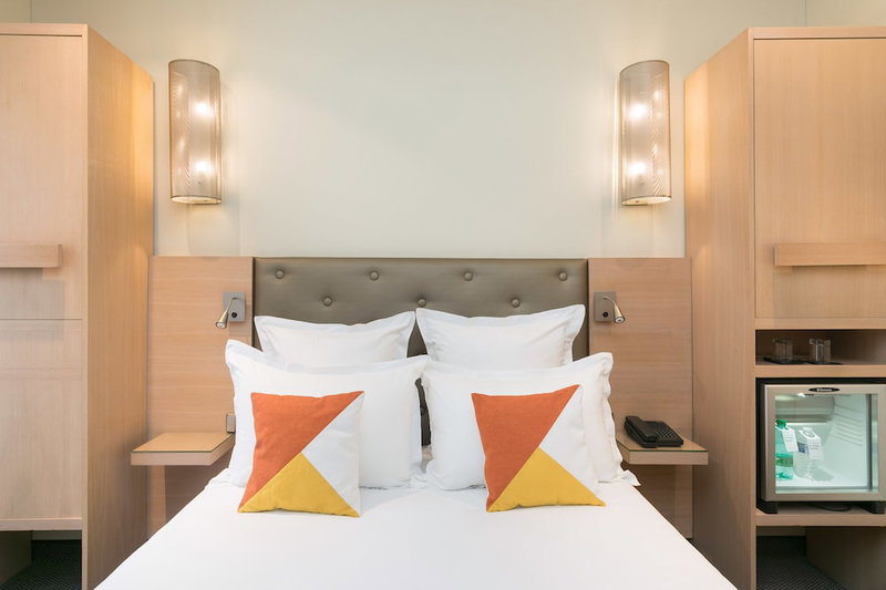 Hotel Le Cardinal, Clichy, France