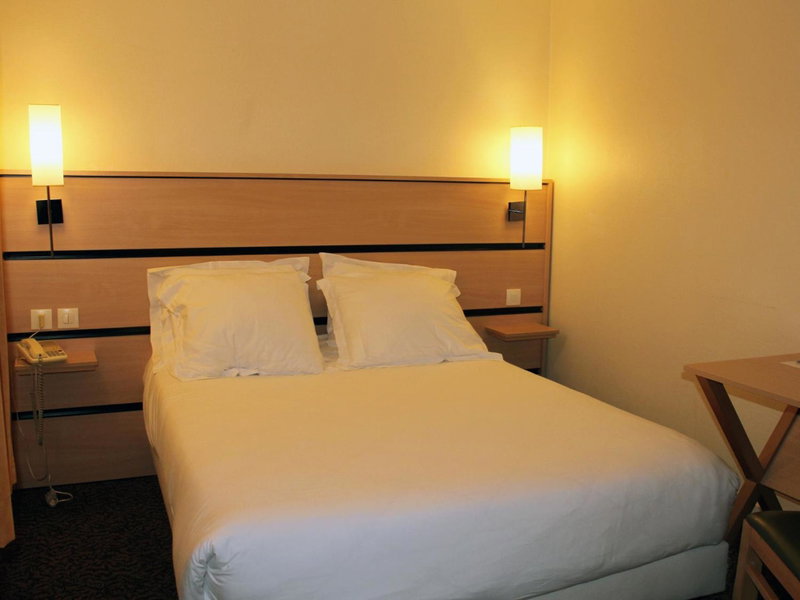 New Hotel Saint Lazare, Clichy, France