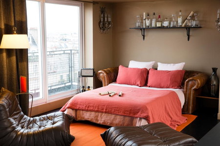 Hotel Le Chat Noir, Saint-Ouen, France
