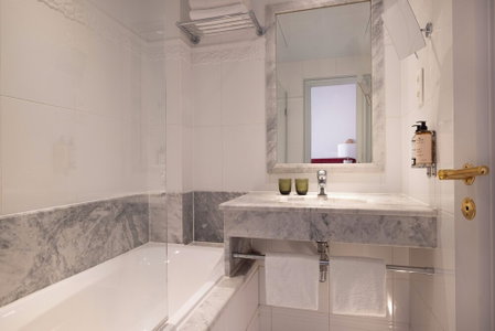 Hôtel Le Lavoisier & Spa, Clichy, Франция