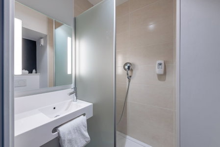 B&B HOTEL Nice Aéroport, Saint-Laurent-du-Var, France