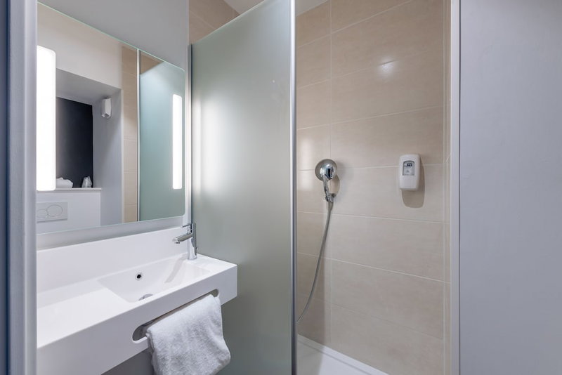 B&B HOTEL Nice Aéroport, Saint-Laurent-du-Var, France