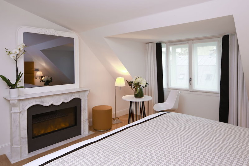 Hotel R de Paris, Clichy, France