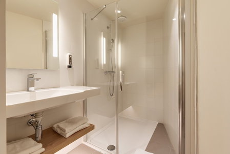 B&B HOTEL Lille Lillenium Eurasanté, Loos, France