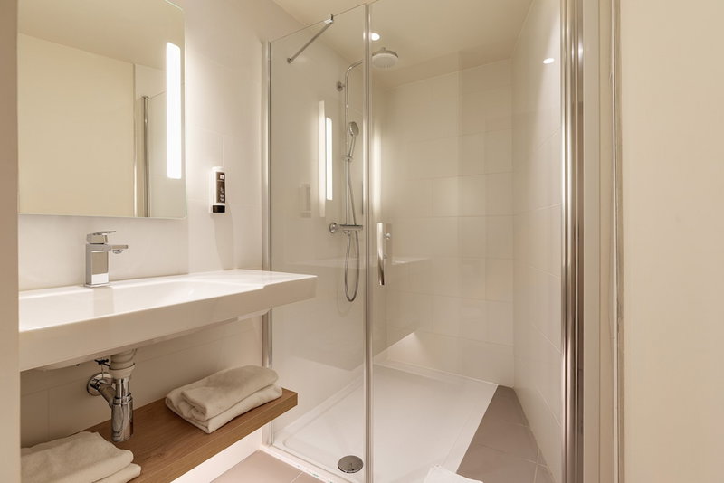 B&B HOTEL Lille Lillenium Eurasanté, Loos, France