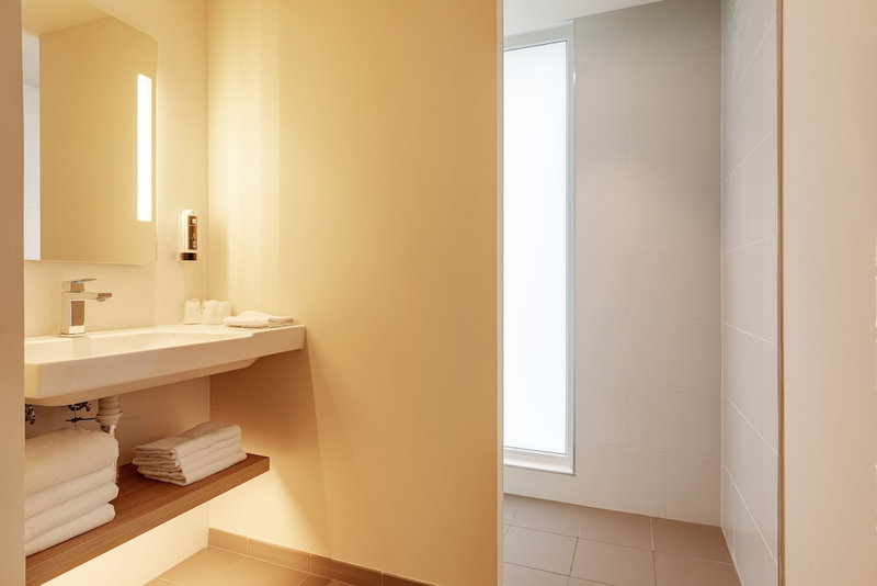 B&B HOTEL Lille Lillenium Eurasanté, Loos, France
