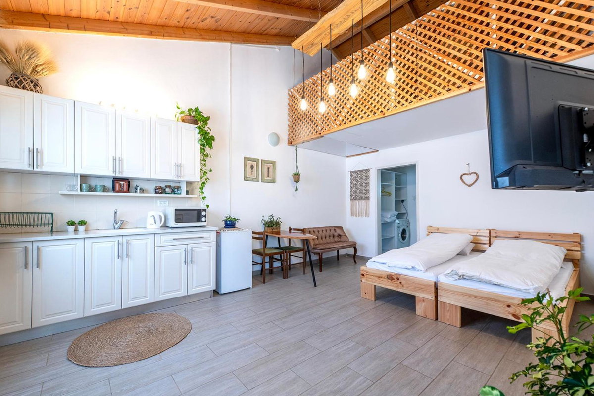 Raz Hospitality, Israel