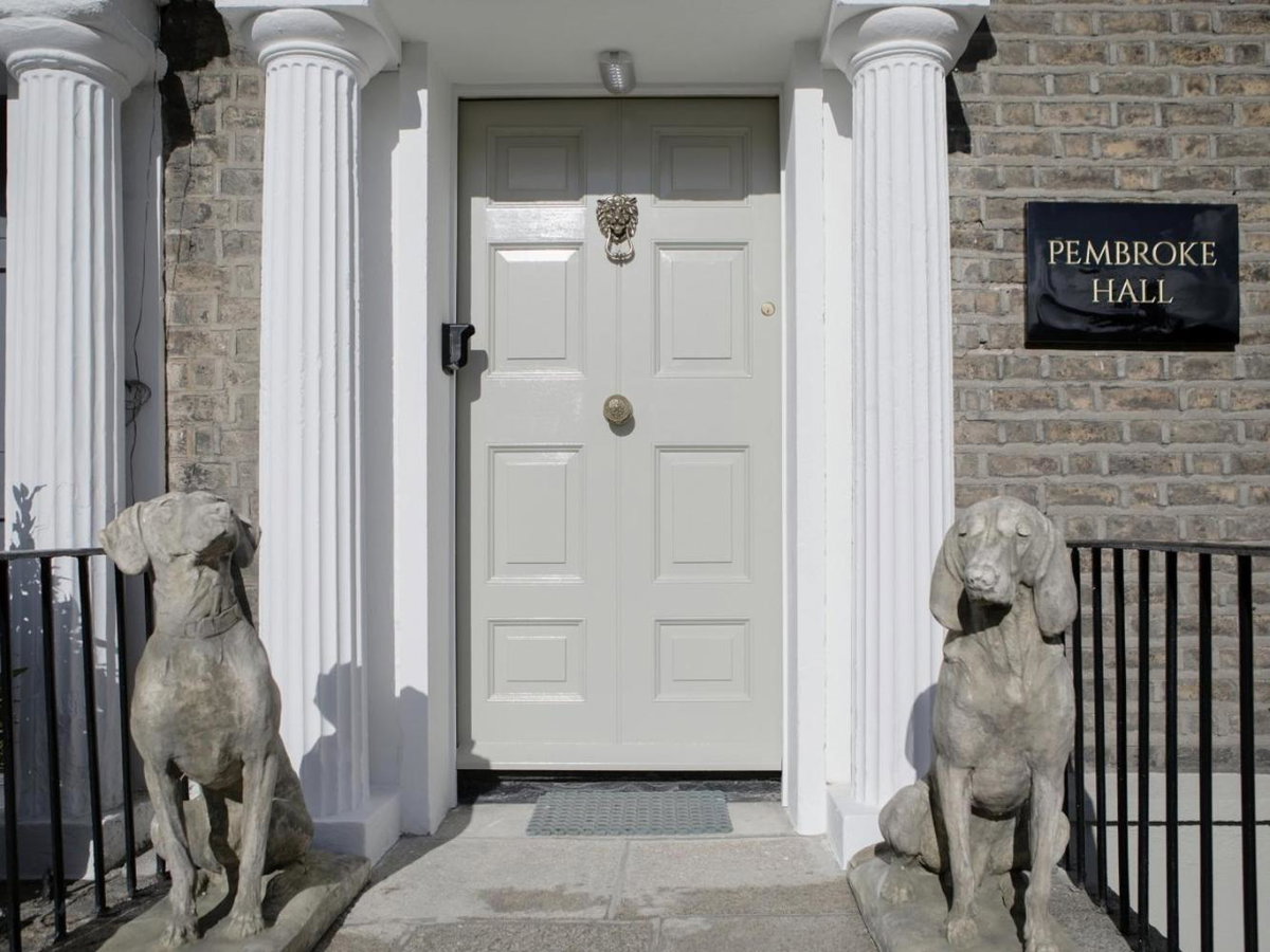 Pembroke Hall, Irlande