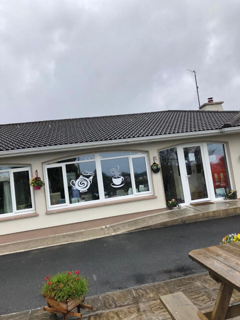 Hotel · June’s b&b, Kilkelly