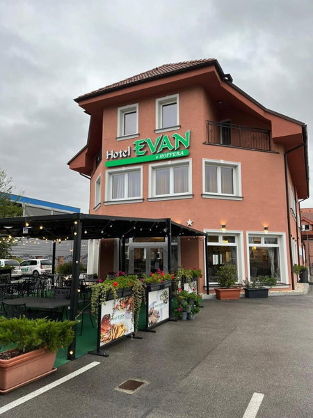 Hotel Evan u Hoffera with free parking, Topoľčany, Slovakia