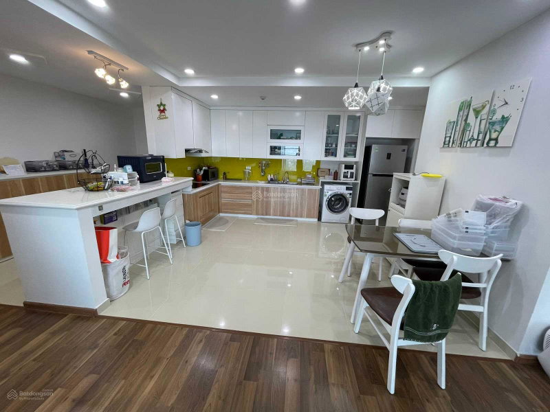 Apartment for sale in Hanoi, Vietnam · Goldmark City · 3 rooms, 3 baths