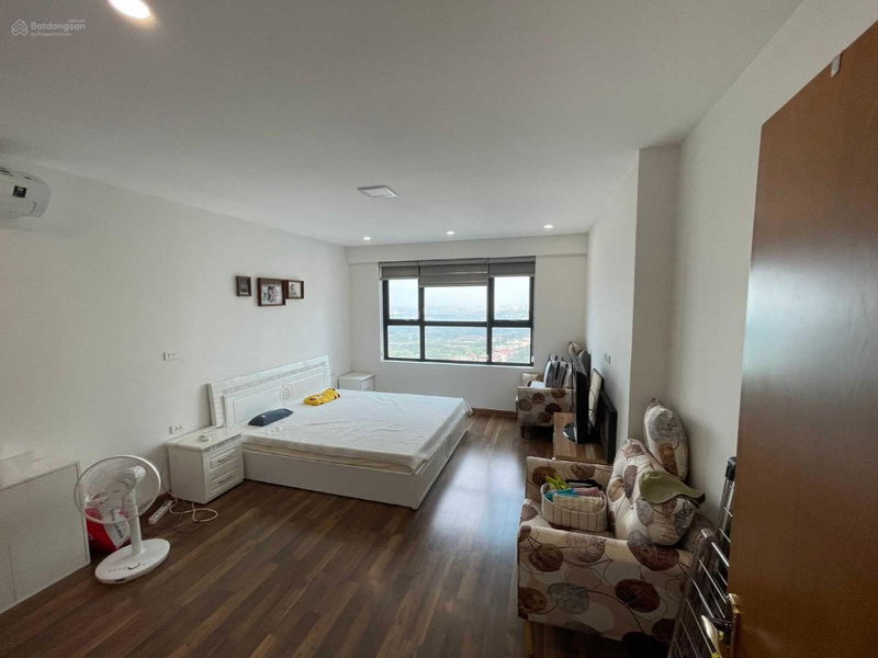 Apartment for sale in Hanoi, Vietnam · Goldmark City · 3 rooms, 3 baths