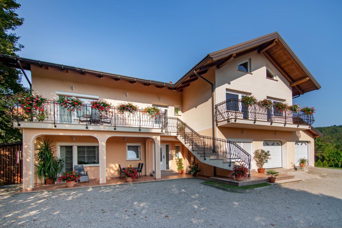 Hotel · Rooms Šajina, Podgrad