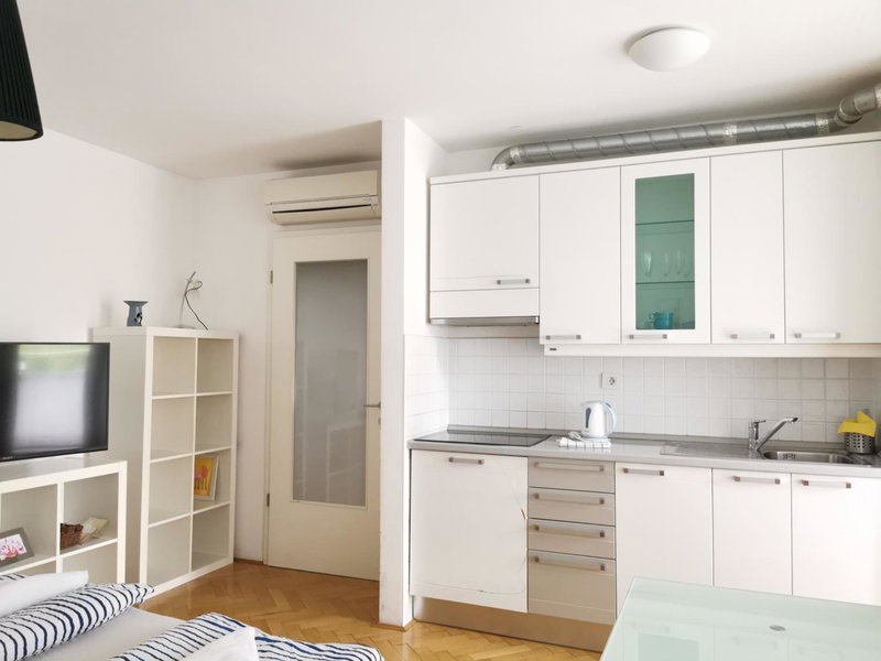 City centre studio with a balcony and free parking, Ljubljana, Slovenia