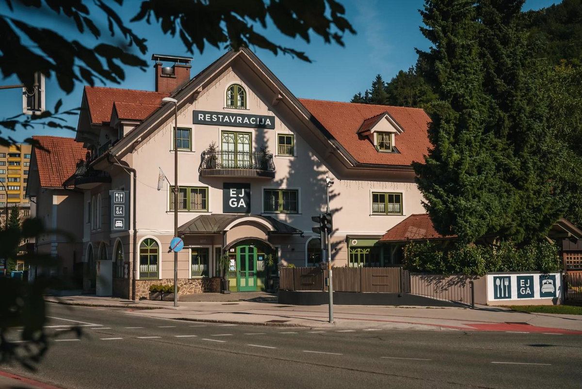 Hotel · Guest House EJGA, Jesenice