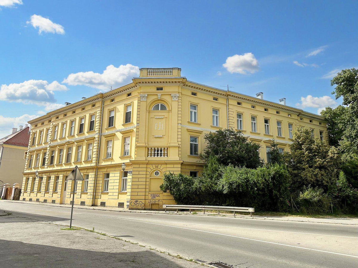 Hotel · Unique Family Home by Fortress - Cozy & Spacious - Free Parking, Novi Sad