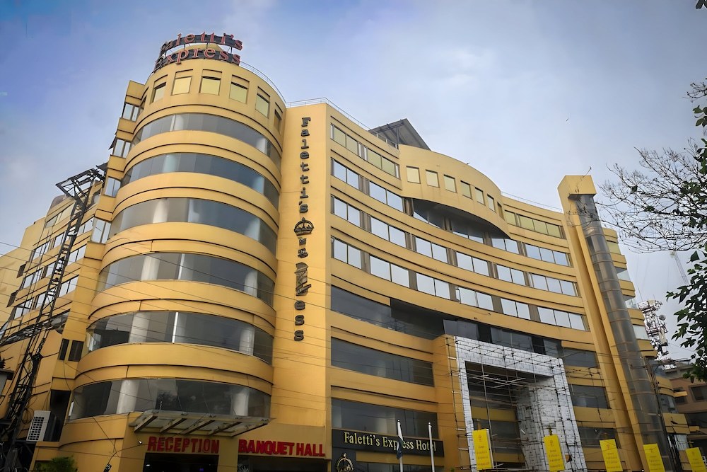 Hotel · Faletti's Express - Shimla Hill, Lahore