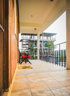 Hotel Riverside with Swimming pool, Sauraha, Nepal