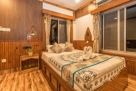 Hotel Riverside with Swimming pool, Sauraha, Nepal