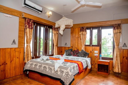 Hotel Riverside with Swimming pool, Sauraha, Nepal