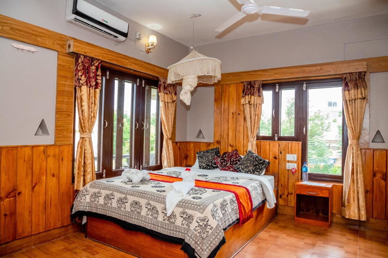Hotel Riverside with Swimming pool, Sauraha, Nepal