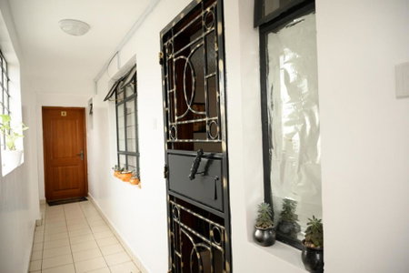 Furnished 1 Bedroom Apartment in Nairobi. 15 Mins to CBD. Free WI-FI & Parking, Nairobi, Kenya