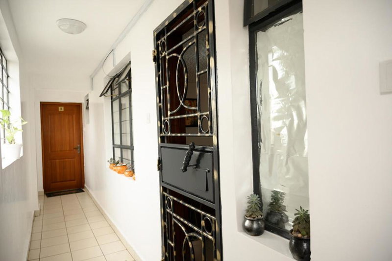 Furnished 1 Bedroom Apartment in Nairobi. 15 Mins to CBD. Free WI-FI & Parking, Nairobi, Kenya