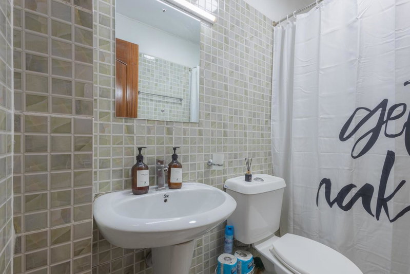 Furnished 1 Bedroom Apartment in Nairobi. 15 Mins to CBD. Free WI-FI & Parking, Nairobi, Kenya