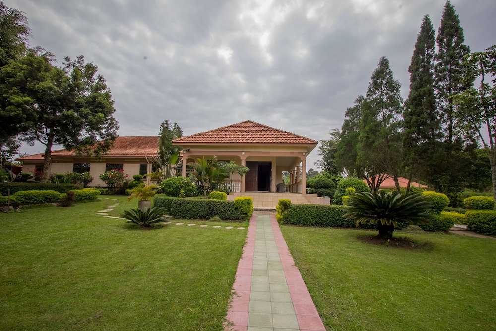 Tuzza Hotel, Uganda